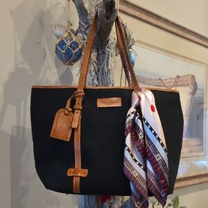 Dooney & Bourke Extra Large Tote EUC Including Unbranded Purse Scarf